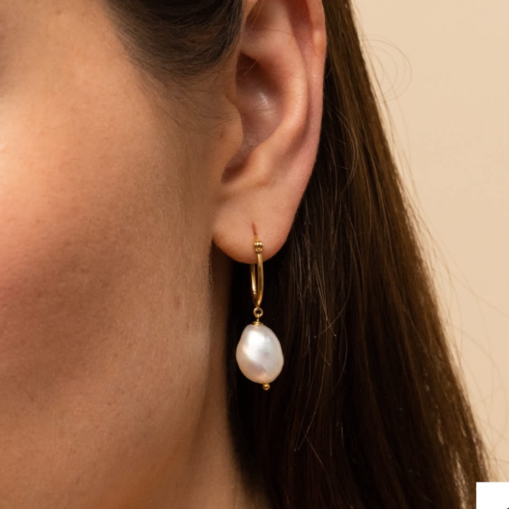 Mejuri Pearl Gold Hoops